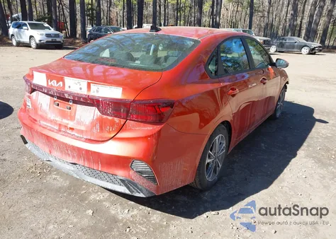 2024 Kia Forte Lxs z USA, uszkodzony, nr VIN 3KPF24AD5RE727961